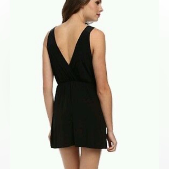 BGBGeneration faux wrap dress with lace detailing - Picture 2 of 6